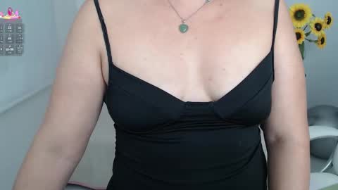 Snapshot of rebeca_milf chatting on September 12, 1:35 pm REBECA online show from September 12, 1:35 pm