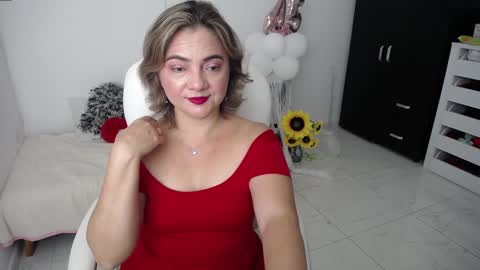 Snapshot of rebeca_milf chatting on February 2, 11:40 am REBECA online show from February 2, 11:40 am