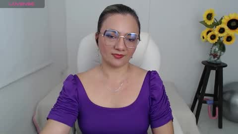 Snapshot of rebeca_milf chatting on October 13, 1:13 pm REBECA online show from October 13, 1:13 pm