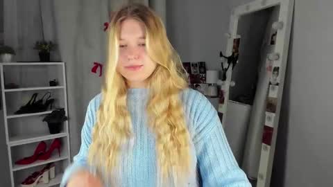 rebecca_____ online show from September 12, 1:40 am