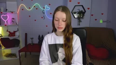 rebecca_smile_ online show from April 30, 12:21 pm