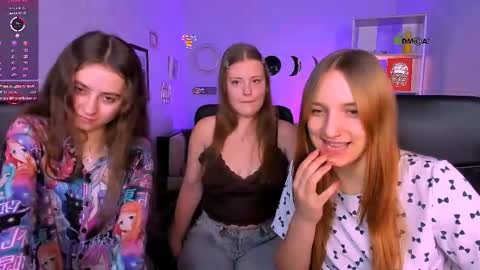 rebecca_smile_ online show from December 5, 1:20 pm