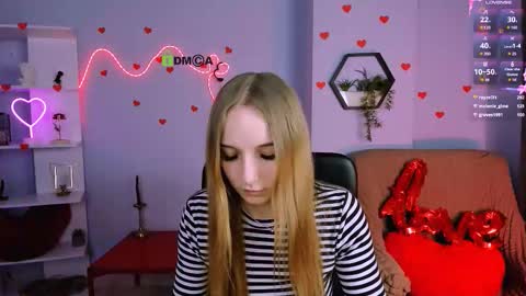 rebecca_smile_ online show from March 8, 5:17 pm