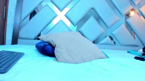 rebeccamitchell_ online show from May 7, 3:08 pm
