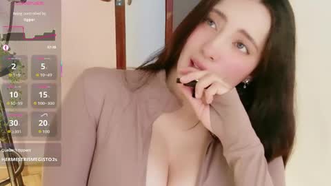 rebeccawhite_meow online show from May 12, 6:39 pm