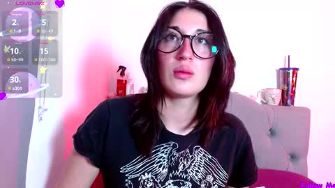 IG   OF red moonn online show from October 30, 5:19 am