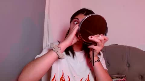 IG   OF red moonn online show from December 3, 6:47 am