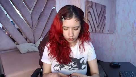 red_pandaa online show from April 24, 5:31 am