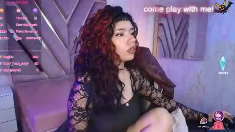 red_pandaa online show from June 27, 5:24 am