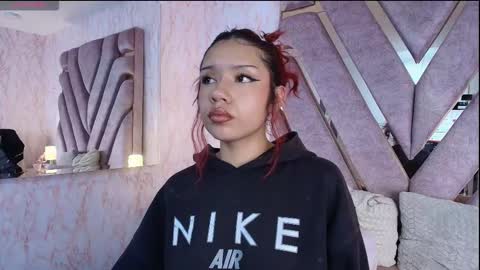 red_pandaa online show from December 23, 2:29 am