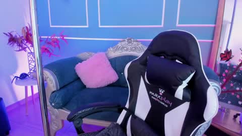     online show from April 25, 12:51 pm