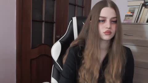 Lily online show from December 18, 2:40 am