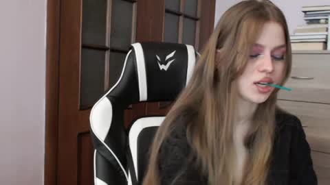 Lily online show from May 15, 2:53 am