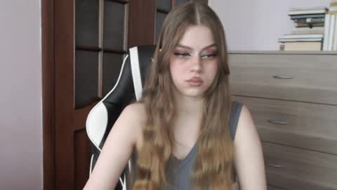 Lily online show from June 4, 3:01 am