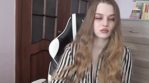 Lily online show from October 24, 2:56 am