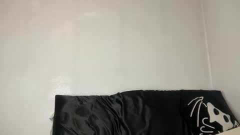 Redheaded Fox online show from December 6, 2:00 pm