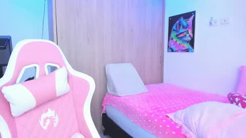 redski77 online show from November 18, 7:44 am