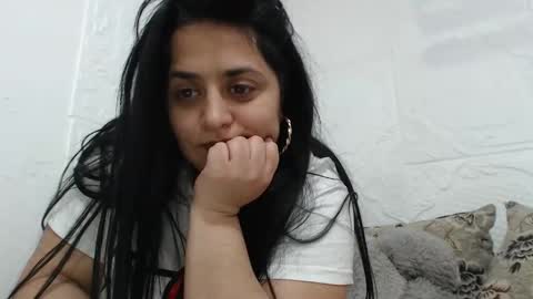 Snapshot of reeapassion chatting on February 22, 12:27 am Reea online show from February 22, 12:27 am