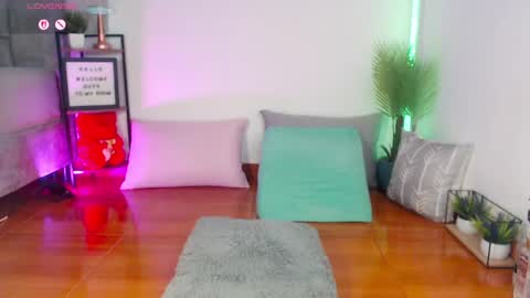 regina1819 online show from May 3, 3:56 am