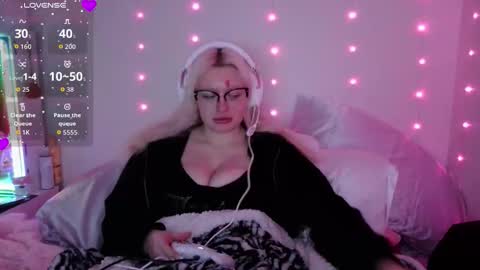 reiannmay online show from March 17, 3:44 am