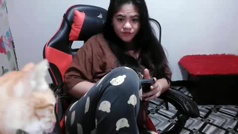 reign2525 online show from March 14, 5:50 pm