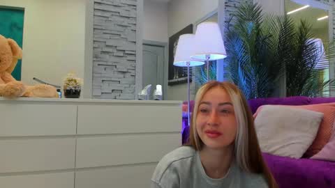 reina cummings online show from May 17, 5:38 am