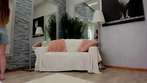 reina cummings online show from August 5, 6:54 am