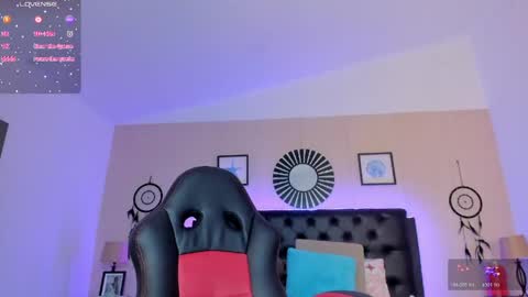 reina_loren online show from May 25, 9:10 pm