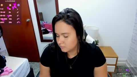 reina_loren online show from June 11, 3:48 am