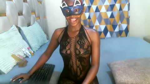 remmyqueen online show from June 15, 8:23 pm
