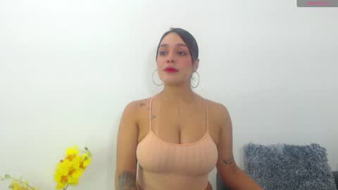 renatabrownn28 online show from June 16, 3:32 am