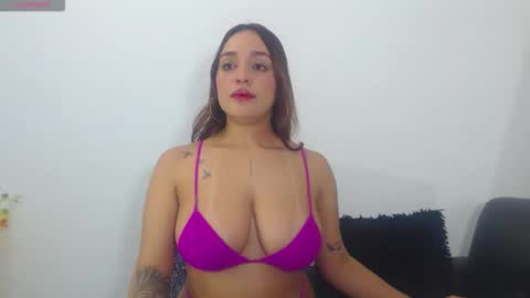 renatabrownn28 online show from April 30, 5:45 am