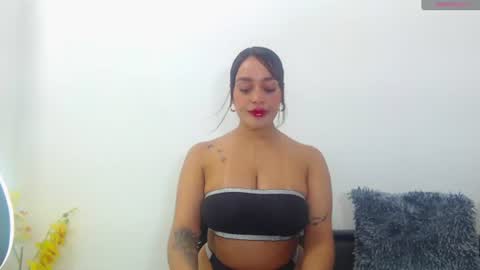 renatabrownn28 online show from July 2, 3:44 am