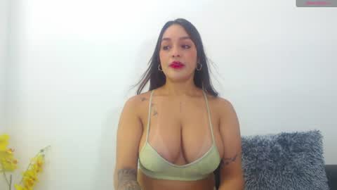 renatabrownn28 online show from July 7, 2:57 am