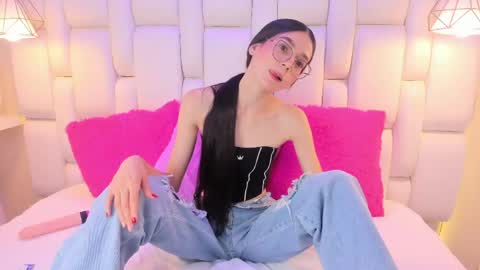 Renata Oviedo online show from May 4, 11:22 pm
