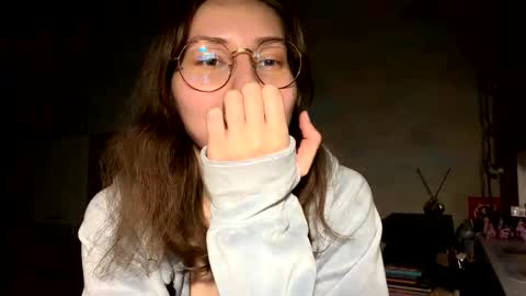 Mia online show from March 4, 4:59 pm