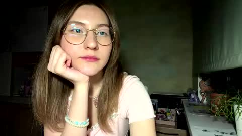 Mia online show from April 23, 6:20 pm