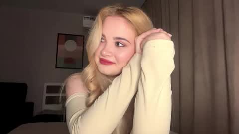 Kira online show from October 12, 1:04 pm