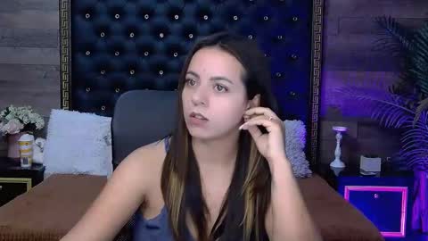 Snapshot of renesmesweet chatting on October 21, 5:12 am renesmesweet online show from October 21, 5:12 am