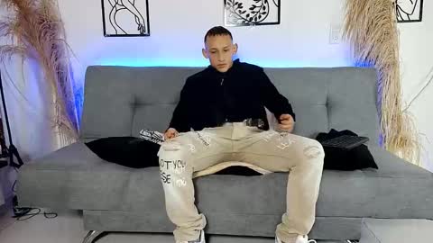 reymasterhot online show from December 5, 10:18 pm