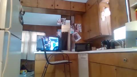 Dee online show from April 17, 10:01 pm