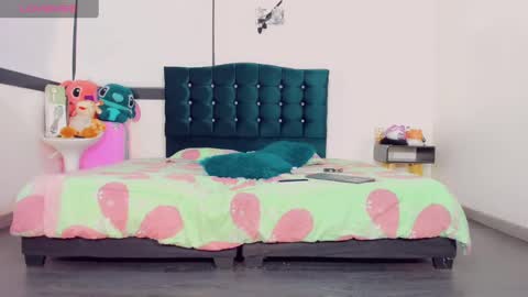 Snapshot of riannagarcia_ chatting on February 22, 10:42 pm Rianna Garcia online show from February 22, 10:42 pm