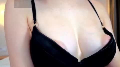 Ria Woods online show from July 9, 8:46 pm