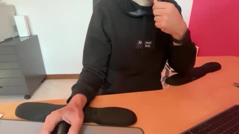 riccardofortis online show from April 4, 6:31 am