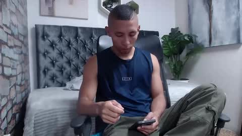 richar_voller online show from April 28, 11:25 am