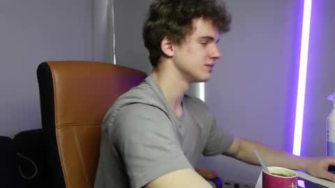 Snapshot of ricky_becko chatting on September 21, 2:32 pm RICKY BECKO online show from September 21, 2:32 pm