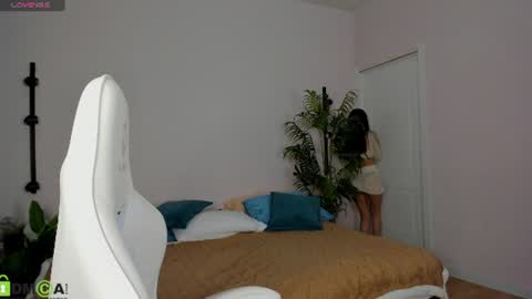 Layla online show from June 18, 1:44 am