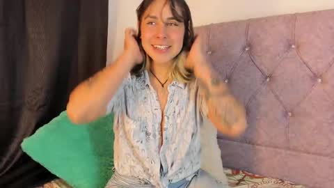 Riley online show from February 3, 11:26 pm