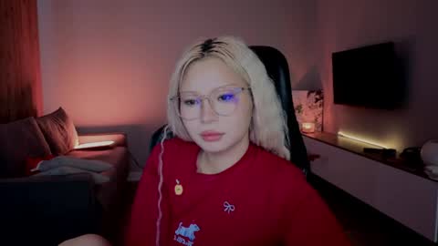 rileymee online show from April 17, 4:37 am