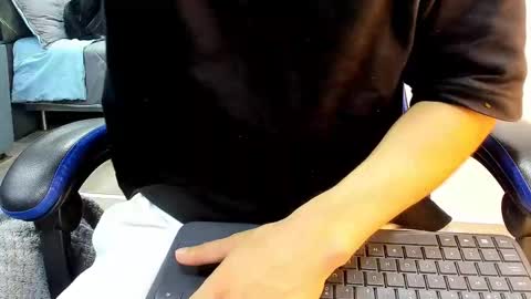 Roan Birkin online show from November 3, 7:59 pm